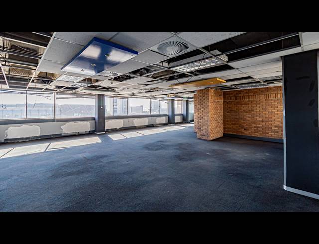 1,100M² OFFICE TO LET IN FERNDALE